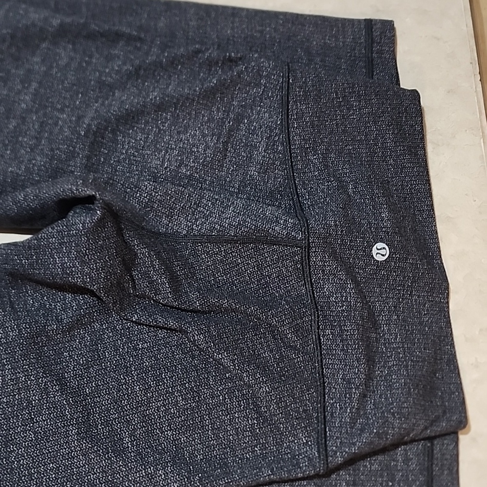 Lululemon Wunder Under leggings size 4